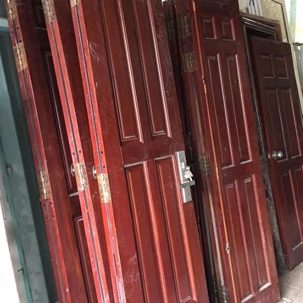 Thanh lý cửa cũ