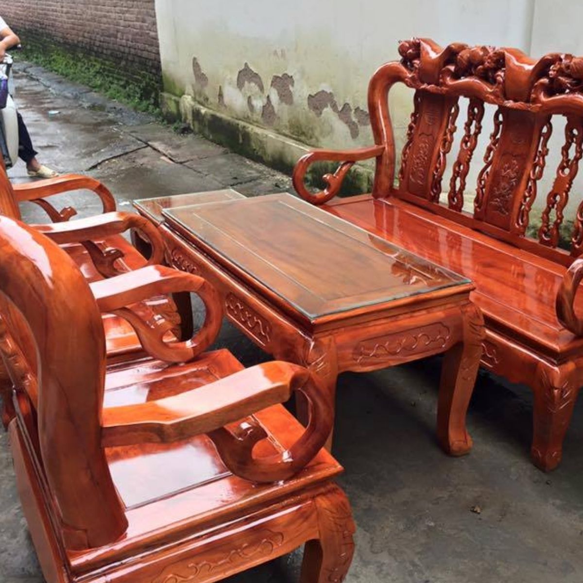 Thu mua bàn ghế gỗ chạm khắc cũ1