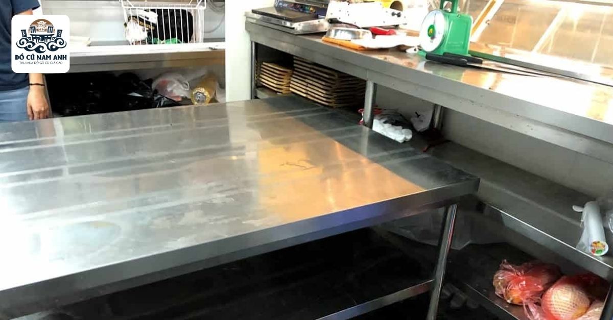 Bàn chặt inox cũ