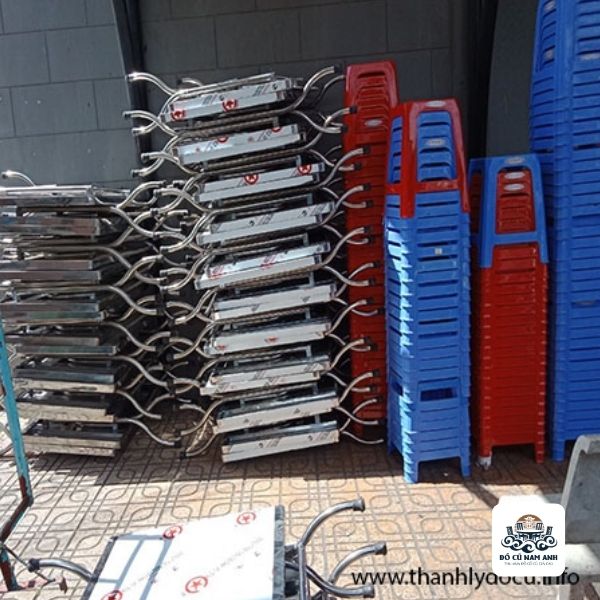 Mua bàn ghế inox2